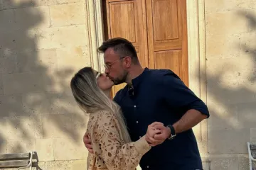 Ecija Ivušić sa suprugom proslavila godišnjicu braka: Otkrila koji mu je poklon donijela u krevet