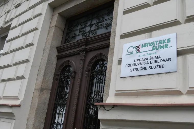 Korupcijski skandal Hrvatskih šuma: Pretres ureda trajao sat vremena, voditelj uprave odvezen u Zagreb