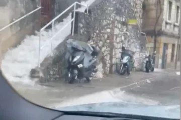 Pogledajte nestvarne prizore iz Rijeke: Bujice vode se slijevaju niz ulice, auti jedva prolaze