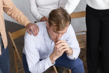 Neke fraze imaju negativne učinke na one koji tuguju: Zamijenite ovih 11 izraza utjehe prikladnijima