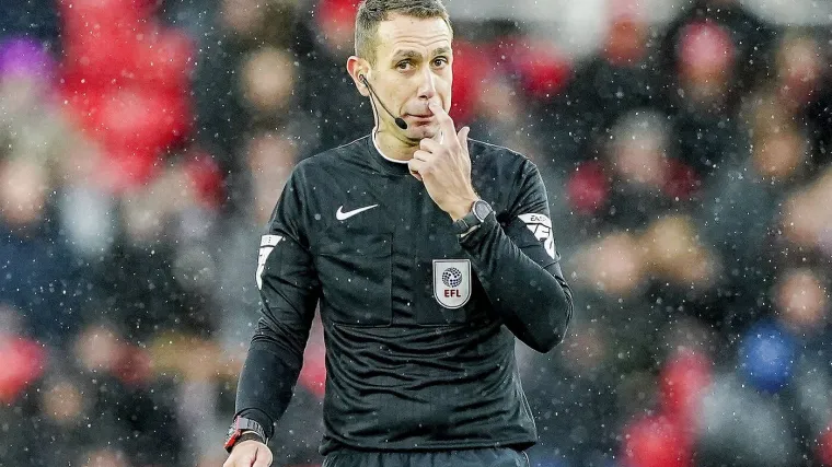 Novi šok u Engleskoj: Bivši sudac Premier lige optužen za nedolične materijale