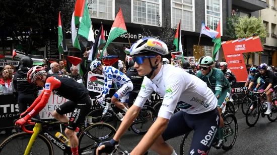 Palestinski prosvjedi uzdrmali Vueltu: Biciklisti na sastanku odlučivali hoće li voziti dalje