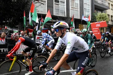 Palestinski prosvjedi uzdrmali Vueltu: Biciklisti na sastanku odlučivali hoće li voziti dalje