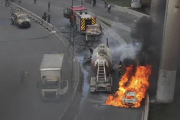 Katastrofalna eksplozija cisterne ubila tri osobe, pojavile se snimke: Žena s bebom u ozljedama, drugi bježe