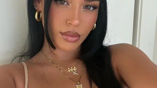 Uhvaćeni u klinču na Sardiniji: Tko je ljepotica koju je osvojila zvijezda Real Madrida?