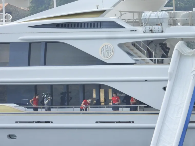 Hit serija snima se u Dubrovniku: Pogledajte prizore s luksuzne jahte