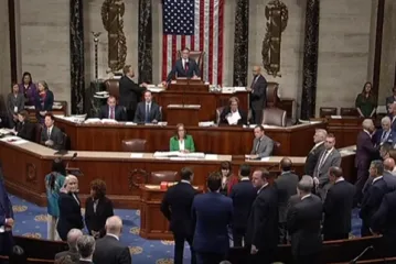 Minuta šutnje u Zastupničkom domu samo je podsjetnik i slika polarizirane zemlje