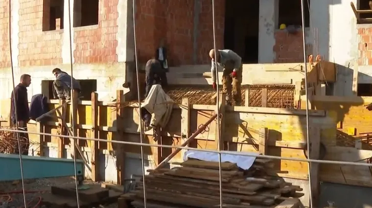 Bespravna gradnja postaje kazneno djelo: Nema više zabijanja lopate prije dozvole