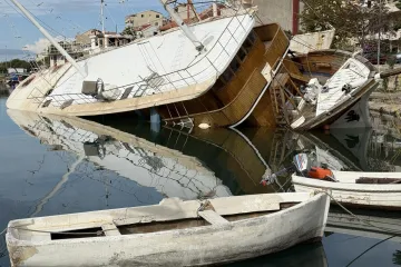 Za dlaku izbjegnuta tragedija kod Omiša: Donosimo podvodne snimke potonulog broda