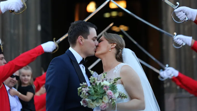 Za crkveno vjenčanje čekali da tata izađe iz zatvora, a uzvanike na svadbi zabavljala Maja Šuput