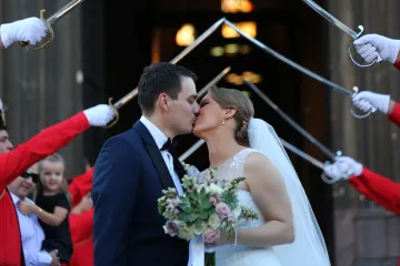 Za crkveno vjenčanje čekali da tata izađe iz zatvora, a uzvanike na svadbi zabavljala Maja Šuput