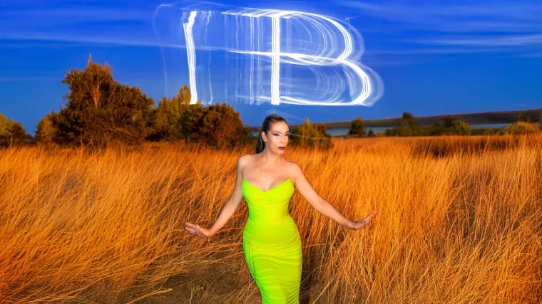 Ivana Banfić singlom &bdquo;Ima dima&ldquo; pali staru vatru koja nas je devedesetih nosila do jutra