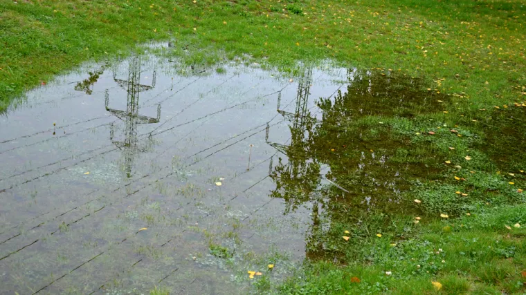 U rujnu ovo svakako napravite u vrtu: Spasit ćete travnjak od poplava, a treba vam 10 minuta