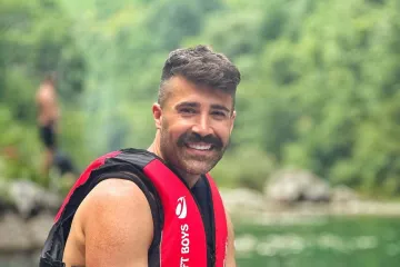 Crn, nabildan, markantan: Nakon jednog spota bosanski Bali Beg zaludio je djevojke diljem Balkana