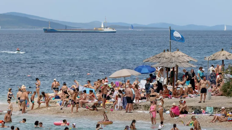 Pijani Indijac seksualno uznemiravao djevojčicu na plaži u Zadru, nepravomoćno je osuđen