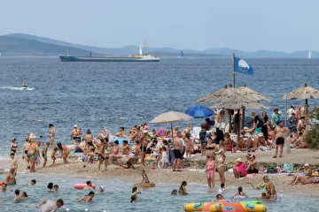 Pijani Indijac seksualno uznemiravao djevojčicu na plaži u Zadru, nepravomoćno je osuđen