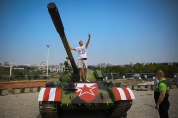 Neće više Srbin u vojnike: Stručnjaci otkrivaju zašto Vučićevci šute o najavljenom vojnom roku