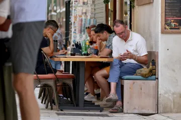 Izbornik se stvarno zaljubio u hrvatski način života: Pogledajte gdje su ga kamere uhvatile