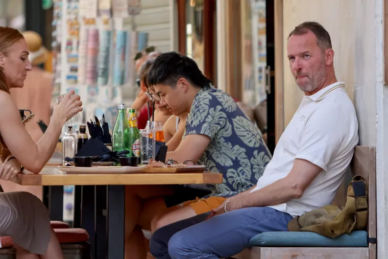 Izbornik se stvarno zaljubio u hrvatski način života: Pogledajte gdje su ga kamere uhvatile