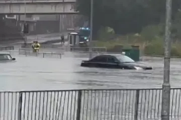 Žestoka oluja potopila Otok: Automobili u vodi, ljudi surfaju po ulicama