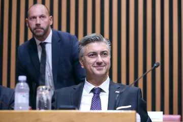 Što kažete, je li im godilo? Pogledajte kako izgledaju zastupnici nakon dva mjeseca odmora