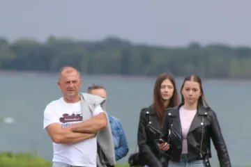 Dress code u Međimurju su uske traperice i kožne jakne: Zgodne cure prošetale uz Dravu