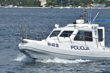 Policajac skočio u more i spasio stranca od sigurne smrti