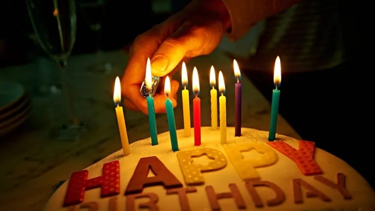 Puhanje svjećica na rođendanskoj torti pretvorilo mu se u pravi pakao: Gosti su vrištali od straha