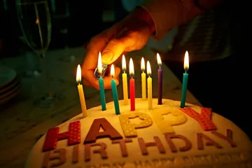 Puhanje svjećica na rođendanskoj torti pretvorilo mu se u pravi pakao: Gosti su vrištali od straha