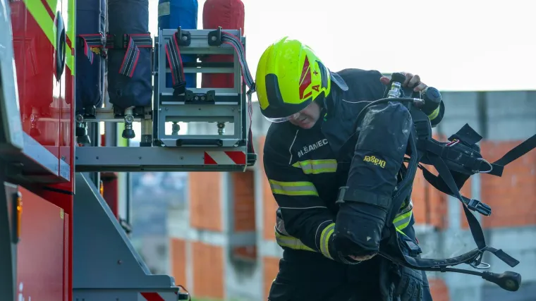 Požar u tvrtki u blizini Pleternice! Hitne službe na terenu