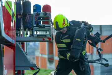 Požar u tvrtki u blizini Pleternice! Hitne službe na terenu