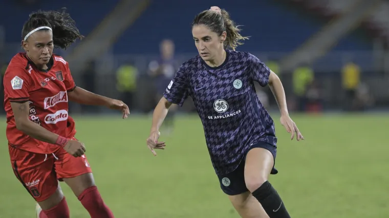 Drama u Americi: Reprezentativka kolabirala na terenu, sudac prekinuo utkamicu