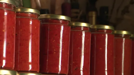 Domaći ili iz trgovine: Isplati li se više kupiti ili napraviti svoj ajvar? Donosimo računicu