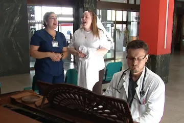 Hrvatski doktori pjevaju pacijentima! Suze i sreća u jednom: 'Mislila sam da sanjam!'