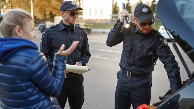 Nevjerojatan prizor: Policajac otišao u rutinsku kontrolu, a kad je otvorio gepek zanijemio je od šoka