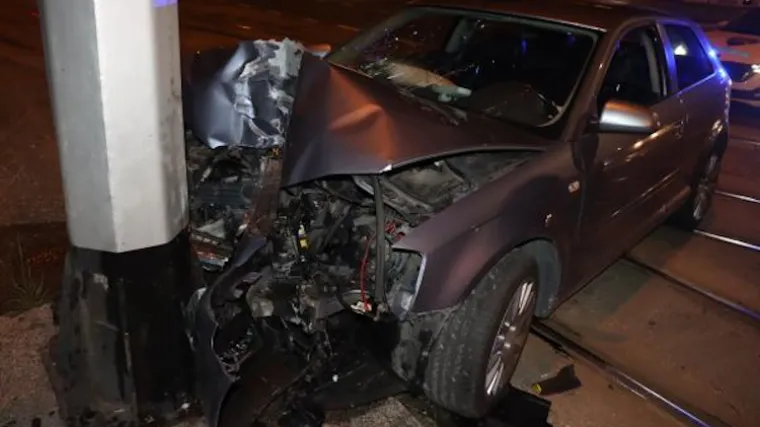 Pijani mladić udario u stup na Trešnjevci i smrskao auto: Dobio gadnu kaznu