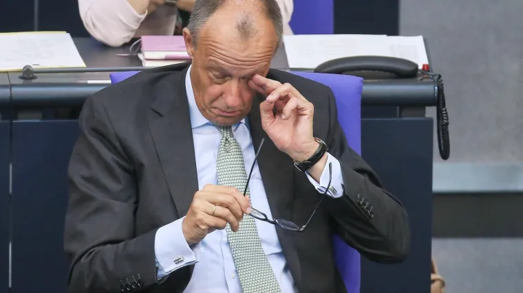 Njemački kancelar pustio suze: 'Sram me zbog ovoga, objavljujem rat'