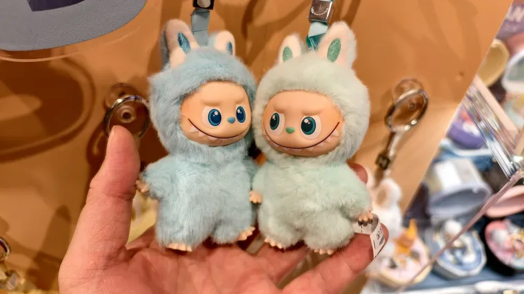 Bizaran video zapanjio je društvene mreže: Nećete vjerovati koga blagoslivlja ovaj svećenik