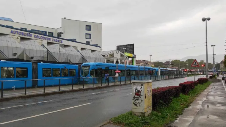 Ljudi pogubili živce zbog zastoja tramvaja na Držićevoj! Psovali ZET, vozače pa i Tomaševića