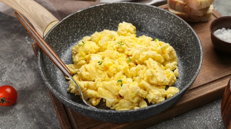 Zaboravite mlijeko: Jednostavan trik učinit će kajganu savršeno kremastom