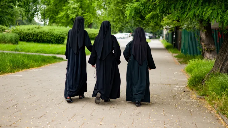 Tri časne sestre pobjegle iz doma za starije i provalile u svoj stari samostan: I ne miču od tamo