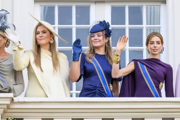 Nasljednica prijestolja zablistala na balkonu palače: Tko je lijepa nizozemska princeza?