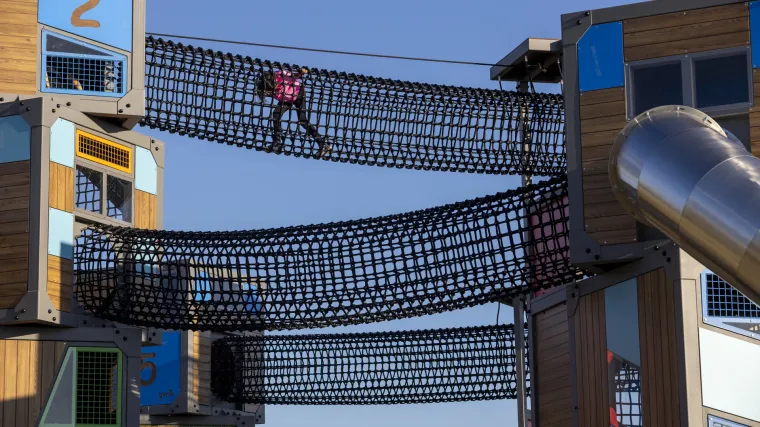 Vinkovci dobili najveće igralište u Hrvatskoj: Tobogani, zip-line i adrenalinska zabava za klince