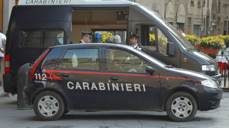 Suicidalni starac preživio pad s balkona, ali ubio nesretnu ženu na koju je pao