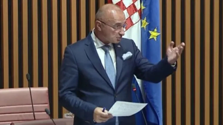 Grlić Radman opet frapirao: 'Ništa više ne nauči pačurlija ta nego što je prije znala: pa-pa-pa'