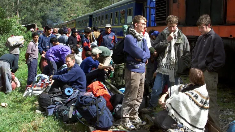 Gotovo tisuću turista zaglavljeno u popularnoj destinaciji, mještani postavili kamene barikade