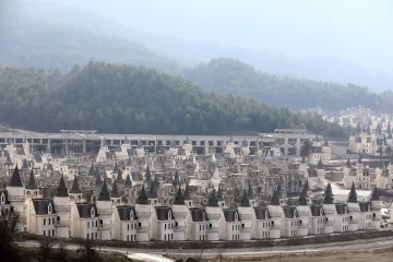 Nadrealni prizor skriva priču o velikom promašaju: Bizarni projekt s dvorcima neslavno propao