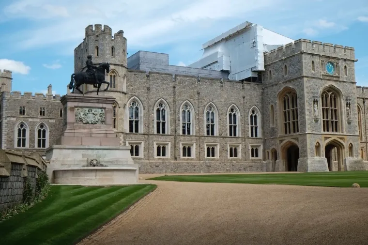 Zlatni detalji, kraljevski portreti i stol za 170 gostiju: Tu će noćiti Melanija i Donald Trump