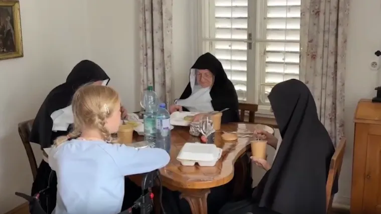 Ovo još niste čuli: Časne sestre pobjegle iz staračkog doma i tu nisu stale s iznenađenjima