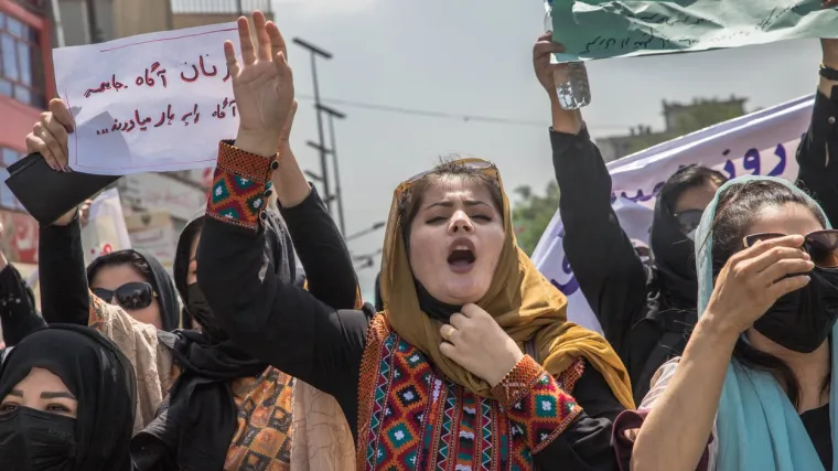 Nakon što su zabranili djevojkama da idu u školu, ženama da rade, talibani su sada zabranili - internet